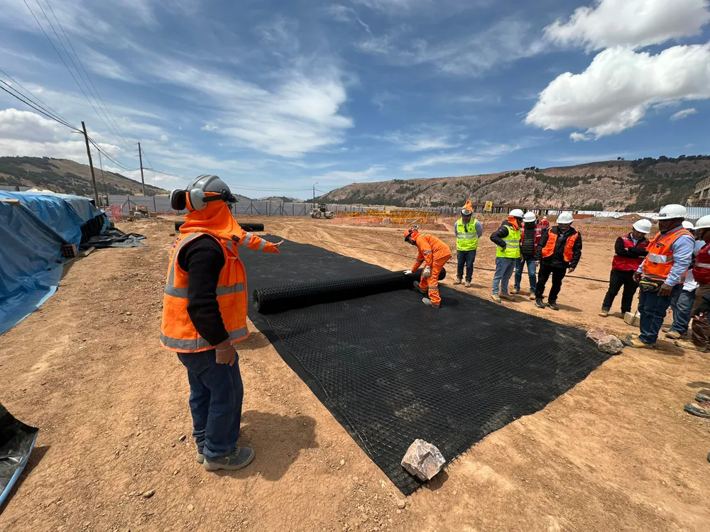 Mejoramiento de fundación del Hospital Lucio Aldazabal Pauca. Huancané, Puno, Perú.