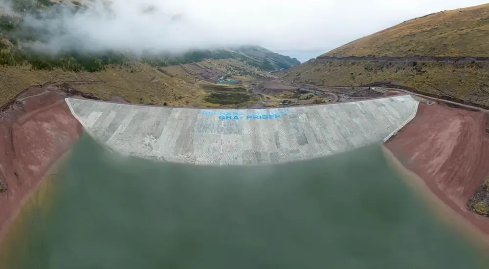 Construcción del sistema de irrigación - Represa Pallcca , Ayacucho, Perú.